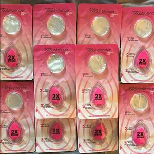 - Beautyblender Pink Makeup Sponge Sample size x10